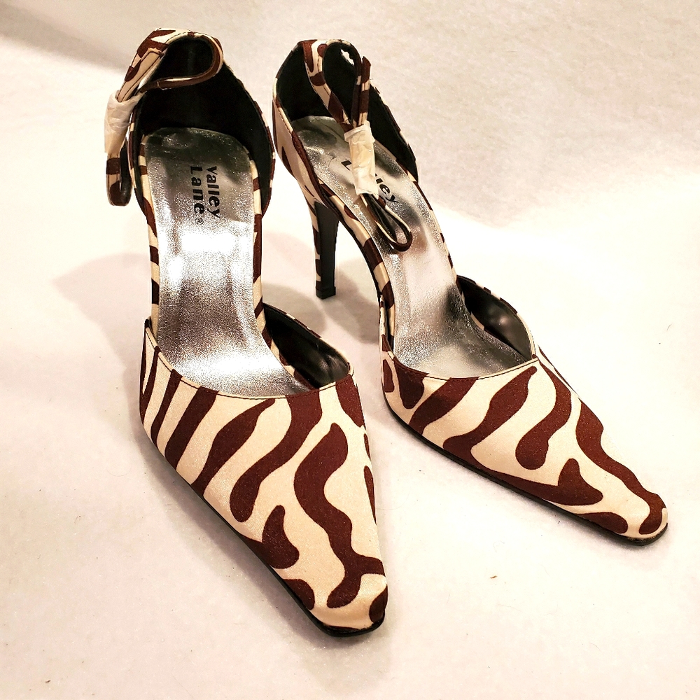 Valley Lane Giraffe Print Size 7 Heels